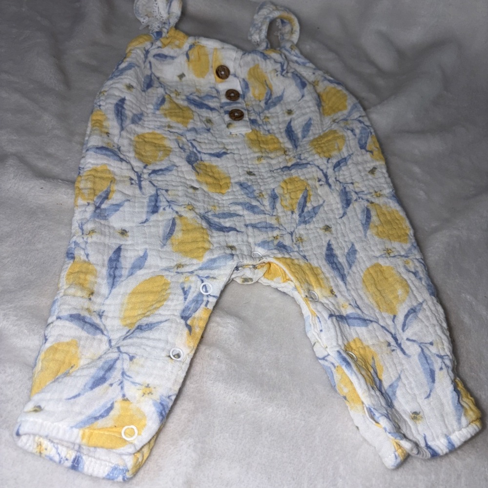 Emily and Oliver Baby Girl Lemon Muslin Romper 0-3 Months Faux Wood‎ Buttons EUC